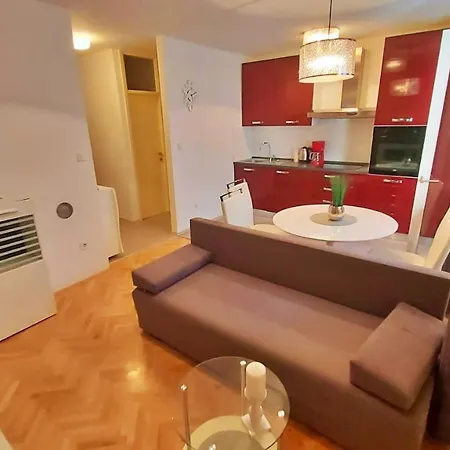 Ivan Apartman *