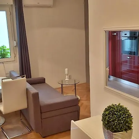 Ivan Apartman *